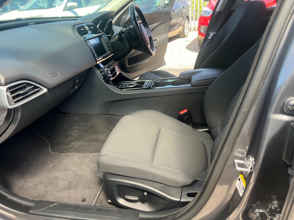 Jaguar XE  Red #19