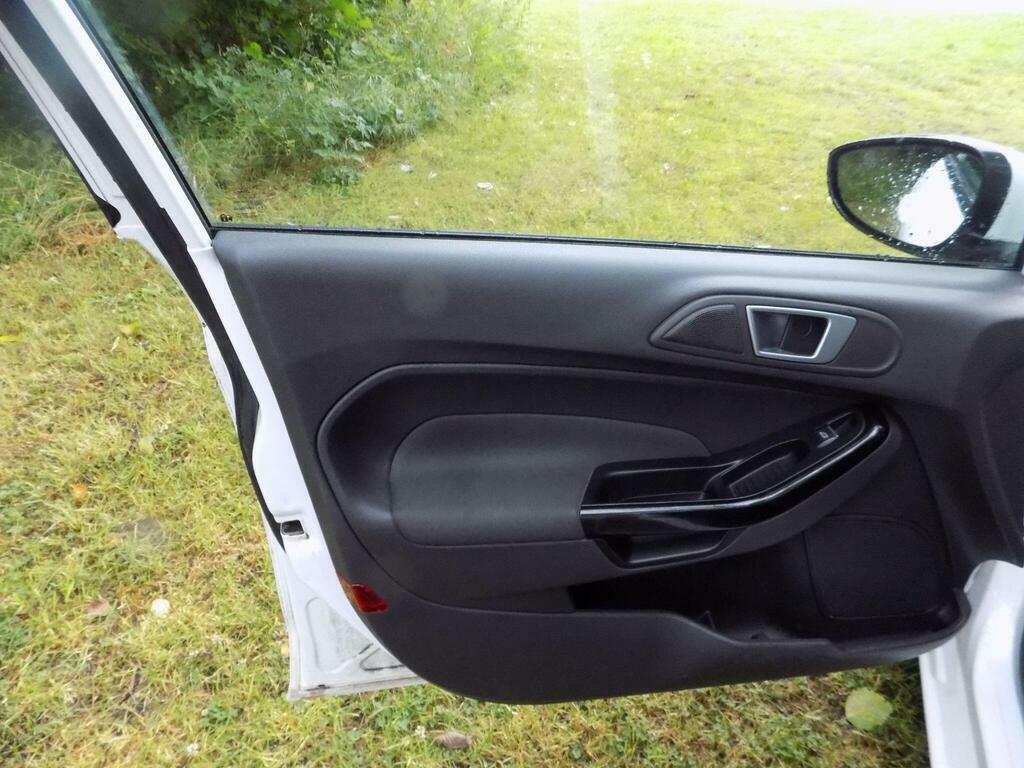 Ford Fiesta 1.3L Zetec Blue #22