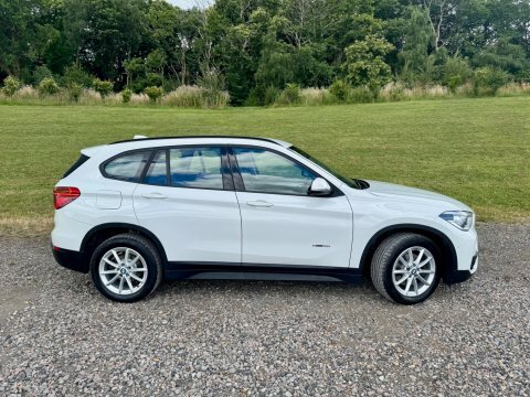 BMW X1 Sdrive18i Se White #2