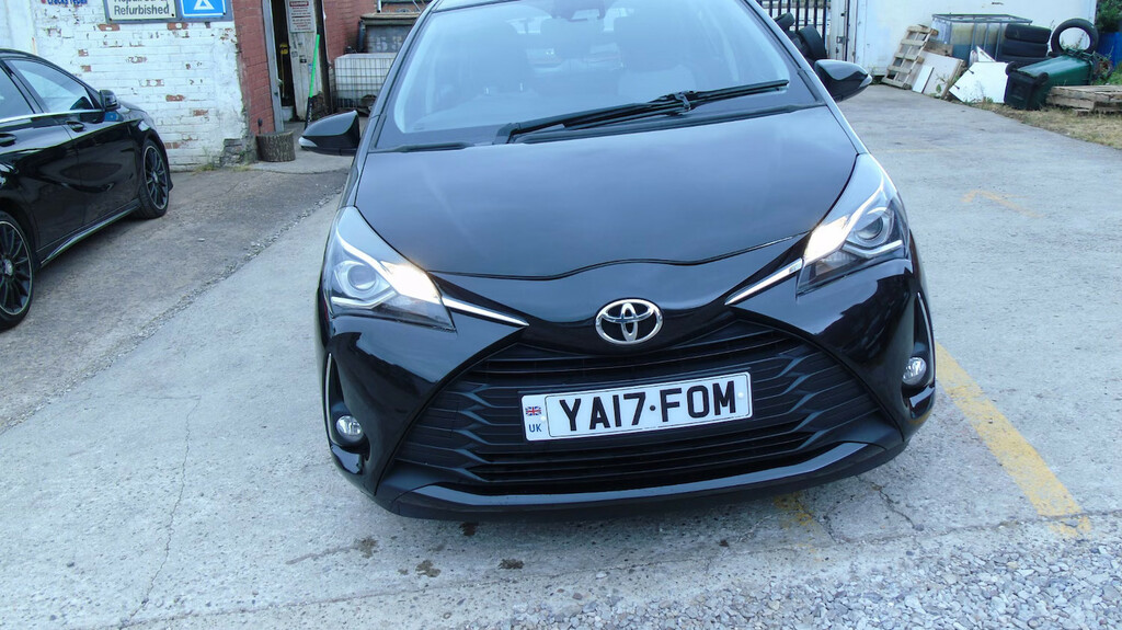 Toyota Yaris 1.5 Vvt-i Icon Hatchback YA17FOM Black #2