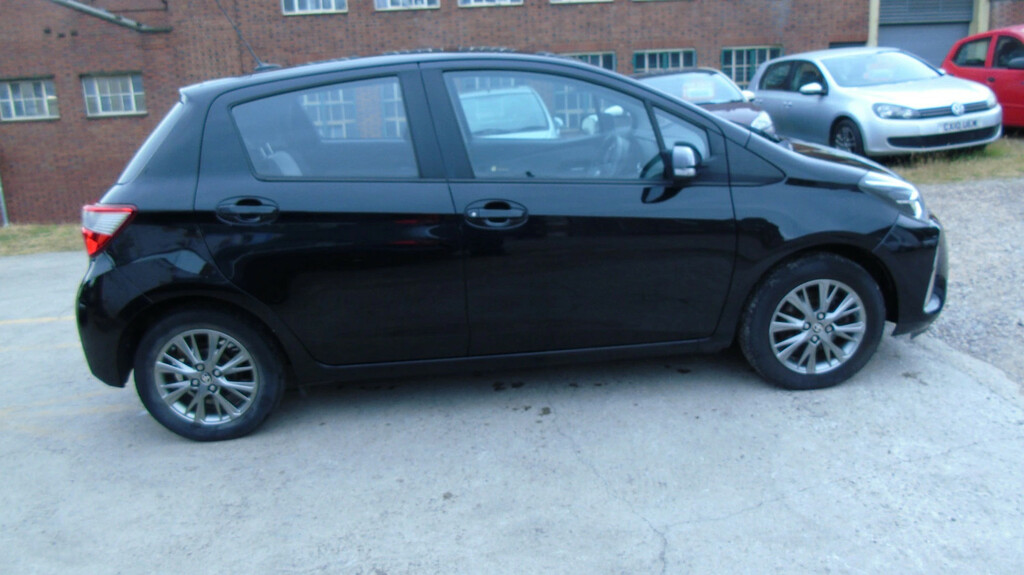 Toyota Yaris 1.5 Vvt-i Icon Hatchback YA17FOM Black #5