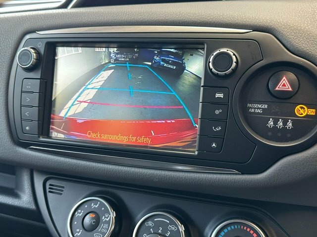 Toyota Yaris 1.33 Dual Vvt-i Icon Hatchback E YH66JXR Red #4