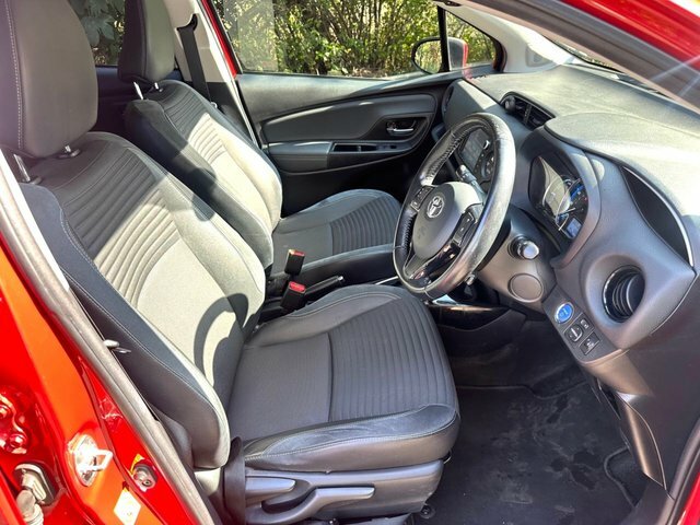 Toyota Yaris 1.5 Vvt-h Excel Hatchback Hybrid E-cvt Red #3