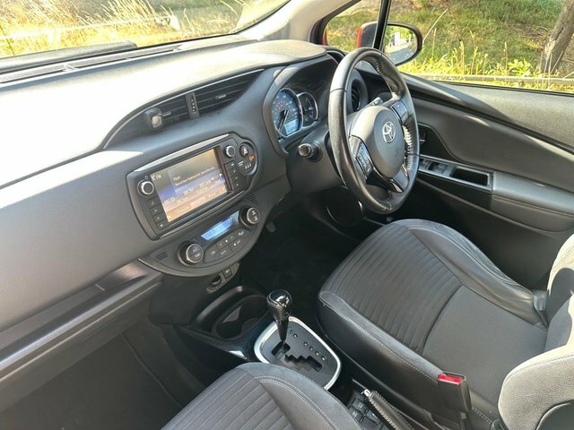 Toyota Yaris 1.5 Vvt-h Excel Hatchback Hybrid E-cvt Red #2