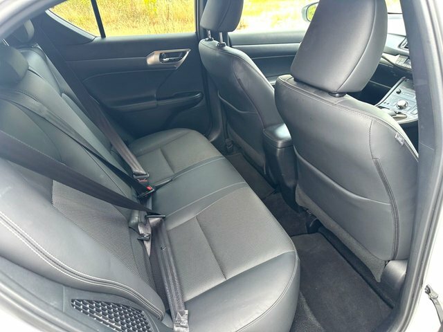 Lexus CT 200H 1.8 Premier Cvt Red #10