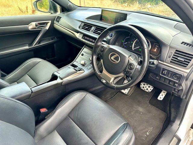 Lexus CT 200H 1.8 Premier Cvt Red #8