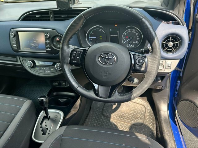 Toyota Yaris 1.5 Vvt-h Blue Bi-tone Hatchback Hybrid Blue #5