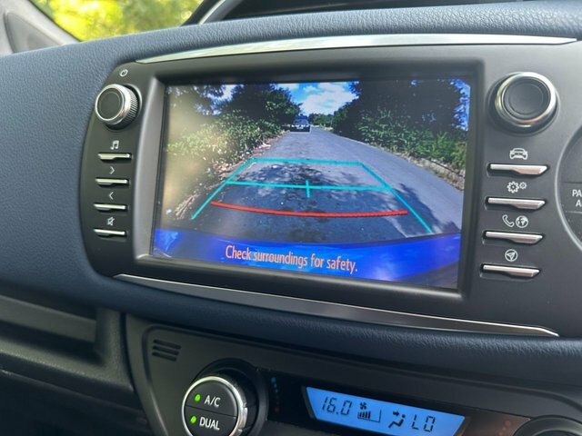 Toyota Yaris 1.5 Vvt-h Blue Bi-tone Hatchback Hybrid Blue #4