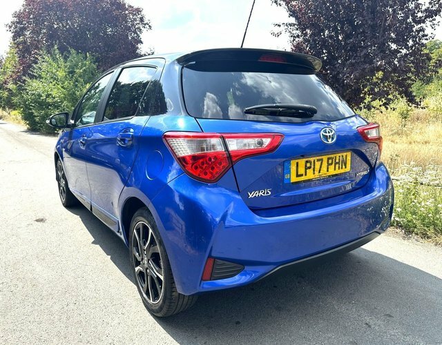 Toyota Yaris Icon Red #10