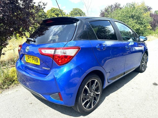 Toyota Yaris Icon Red #8