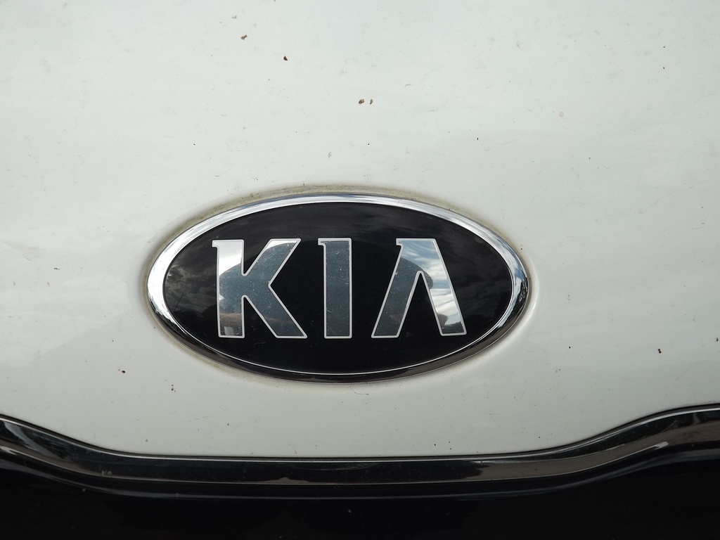 Kia Soul Crdi Connect White #6
