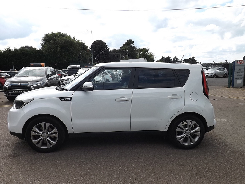 Kia Soul Crdi Connect White #5