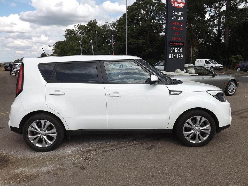 Kia Soul Crdi Connect White #4