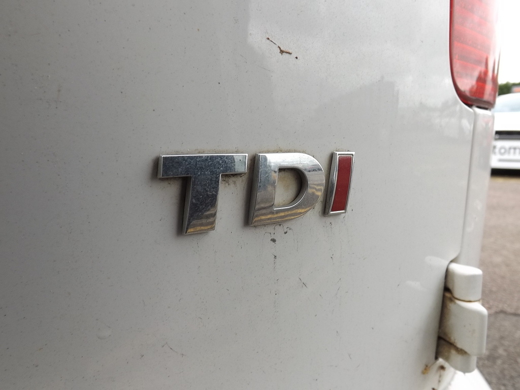 Volkswagen Caddy Maxi Tdi C20 Maxi Highline White #3