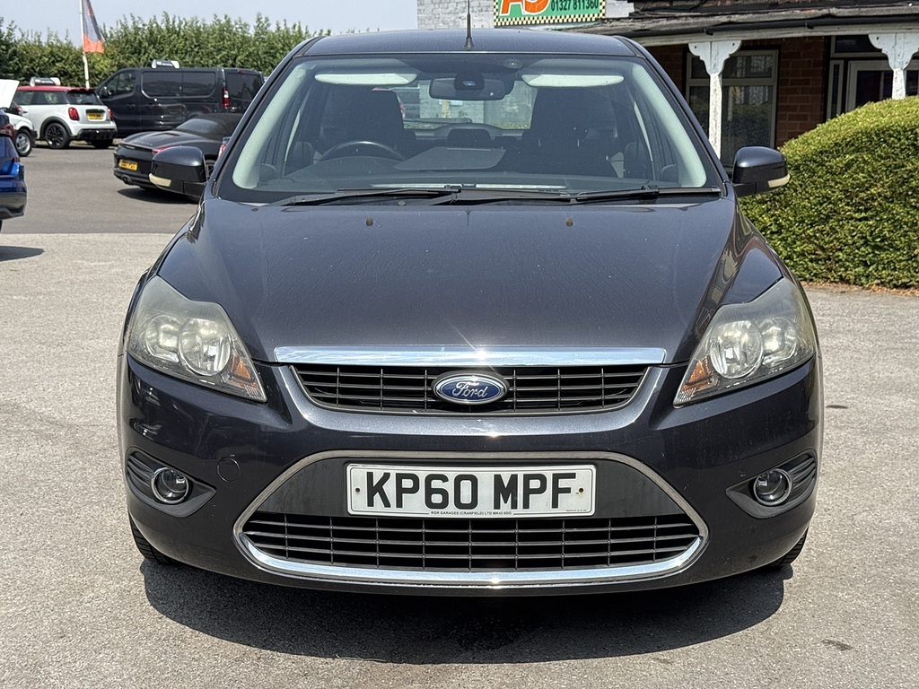 Ford Focus Hatchback 1.6 Zetec 201010 Black #2