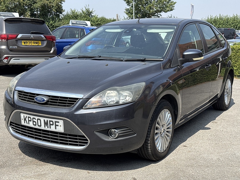 Ford Focus Hatchback 1.6 Zetec 201010 Black #1