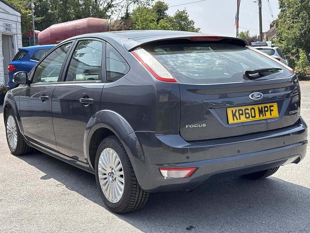 Ford Focus Hatchback 1.6 Zetec 201010 Black #20