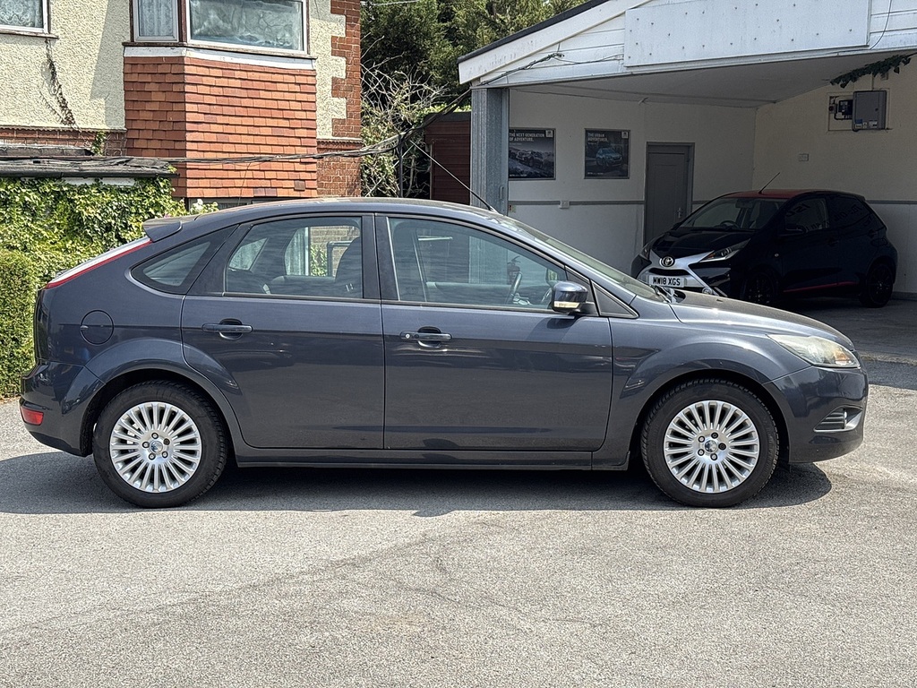 Ford Focus Hatchback 1.6 Zetec 201010 Black #4