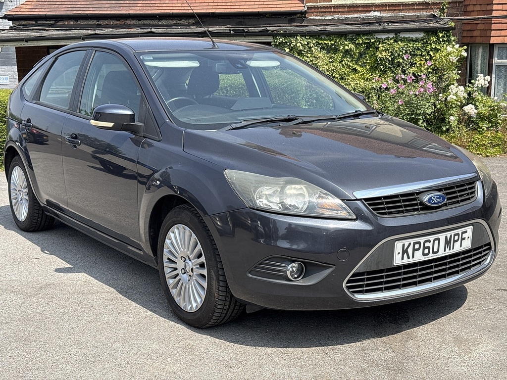 Ford Focus Hatchback 1.6 Zetec 201010 Black #3