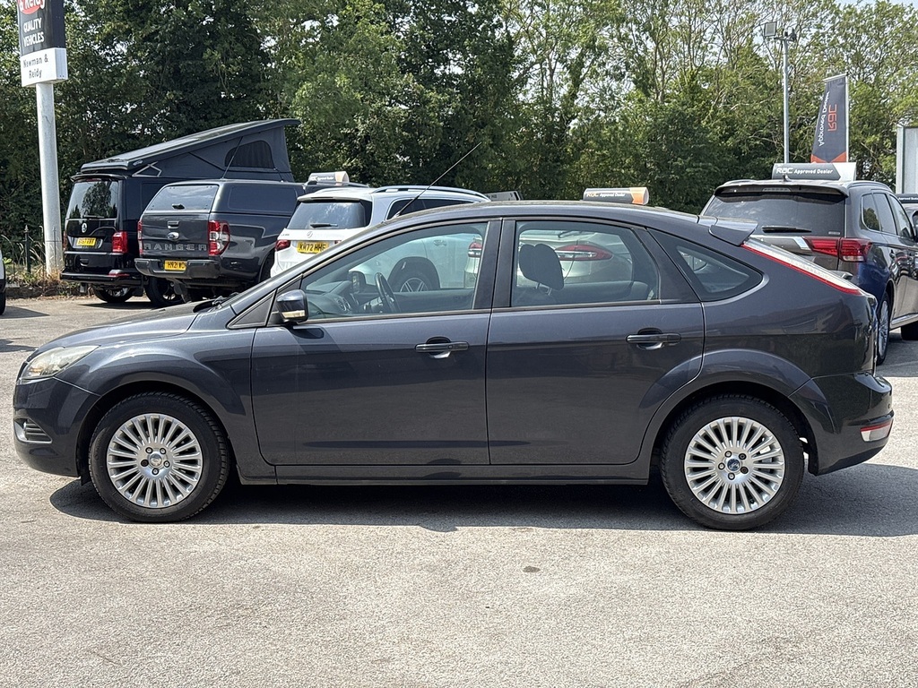 Ford Focus Hatchback 1.6 Zetec 201010 Black #5