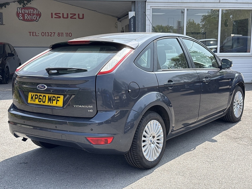 Ford Focus Hatchback 1.6 Zetec 201010 Black #18