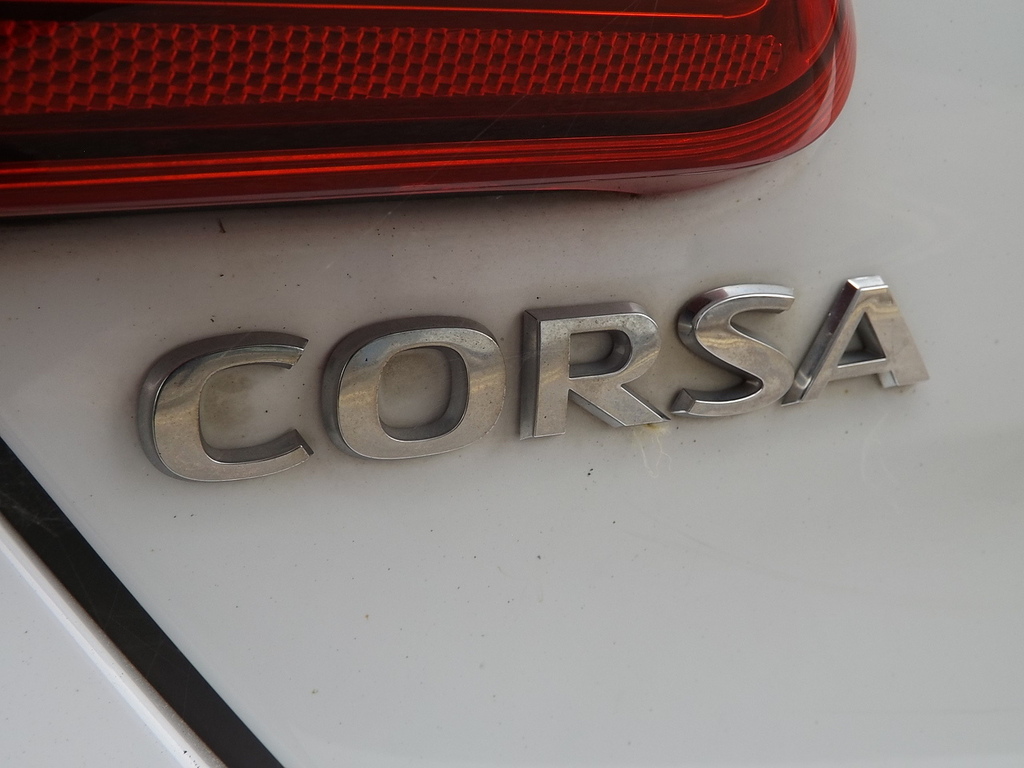 Vauxhall Corsa I Ecotec Griffin White #6