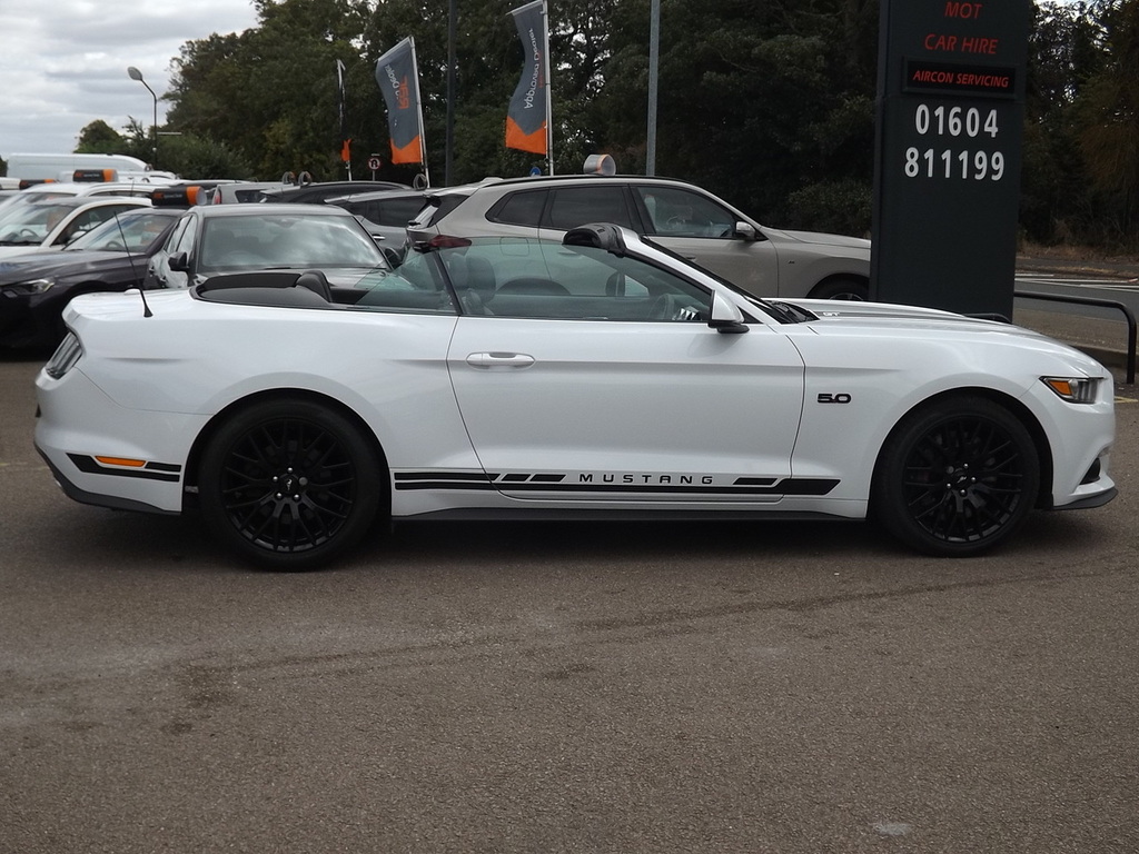 Ford Mustang V8 Gt White #2