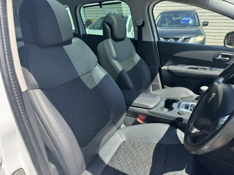 Peugeot 3008 Blue Hdi S White #3