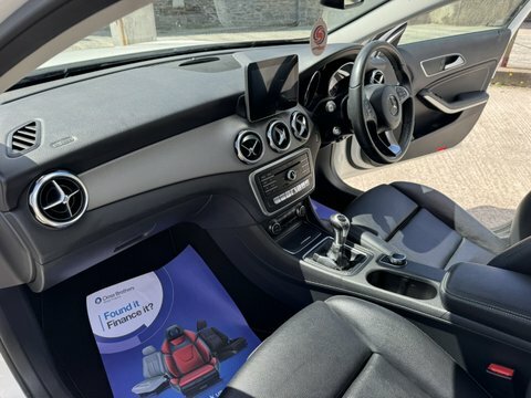 Mercedes-Benz GLA Class Gla 200 D OU18NFL White #4