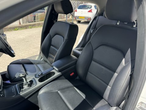 Mercedes-Benz GLA Class Gla 200 D OU18NFL White #5