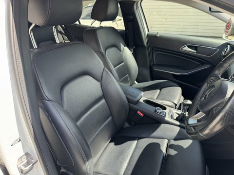 Mercedes-Benz GLA Class Gla 200 D OU18NFL White #3