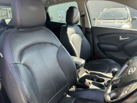 Hyundai Ix35 Premium Panorama Crdi EX15LJE White #3