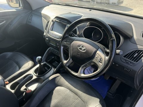 Hyundai Ix35 Premium Panorama Crdi EX15LJE White #2