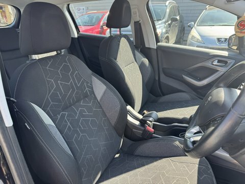 Peugeot 2008 Blue Hdi Active Black #4