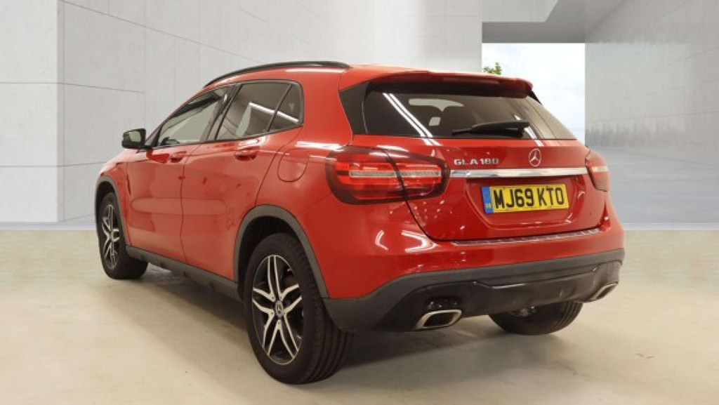 Mercedes-Benz GLA Class 180 Gpf Urban Edition Suv 7G-dct Euro 6 Red #9