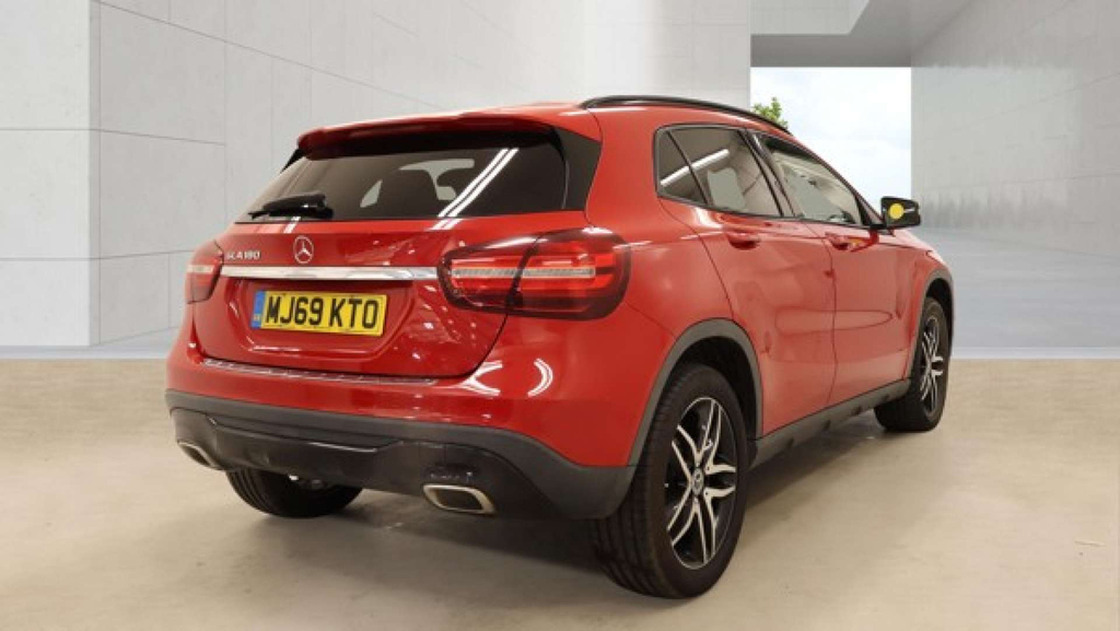 Mercedes-Benz GLA Class 180 Gpf Urban Edition Suv 7G-dct Euro 6 Red #8
