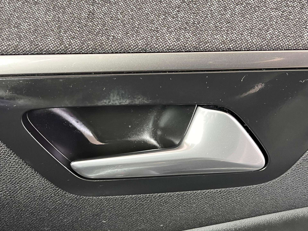 Peugeot 5008 Active Black #36