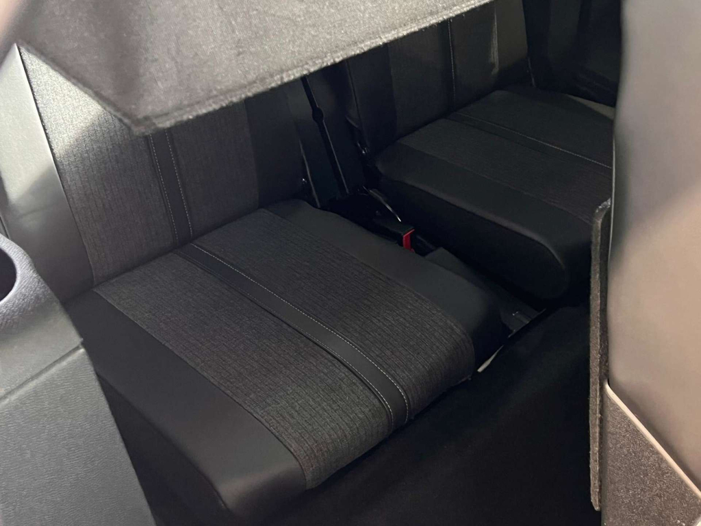 Peugeot 5008 Active Black #21