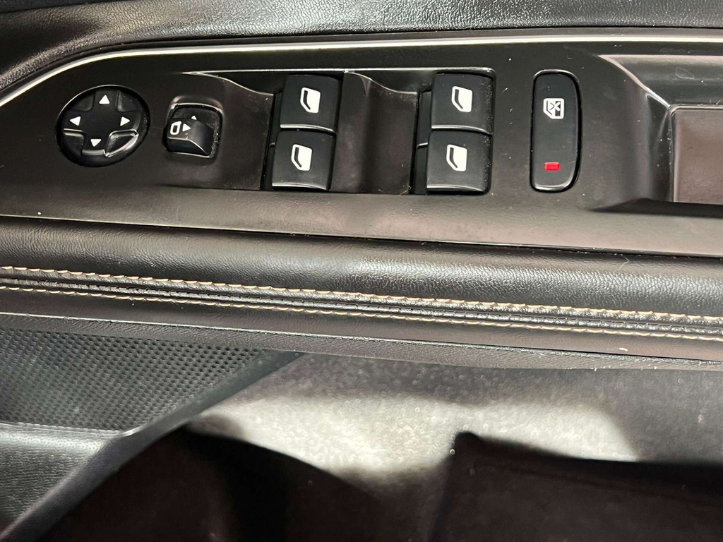 Peugeot 5008 Active Black #28
