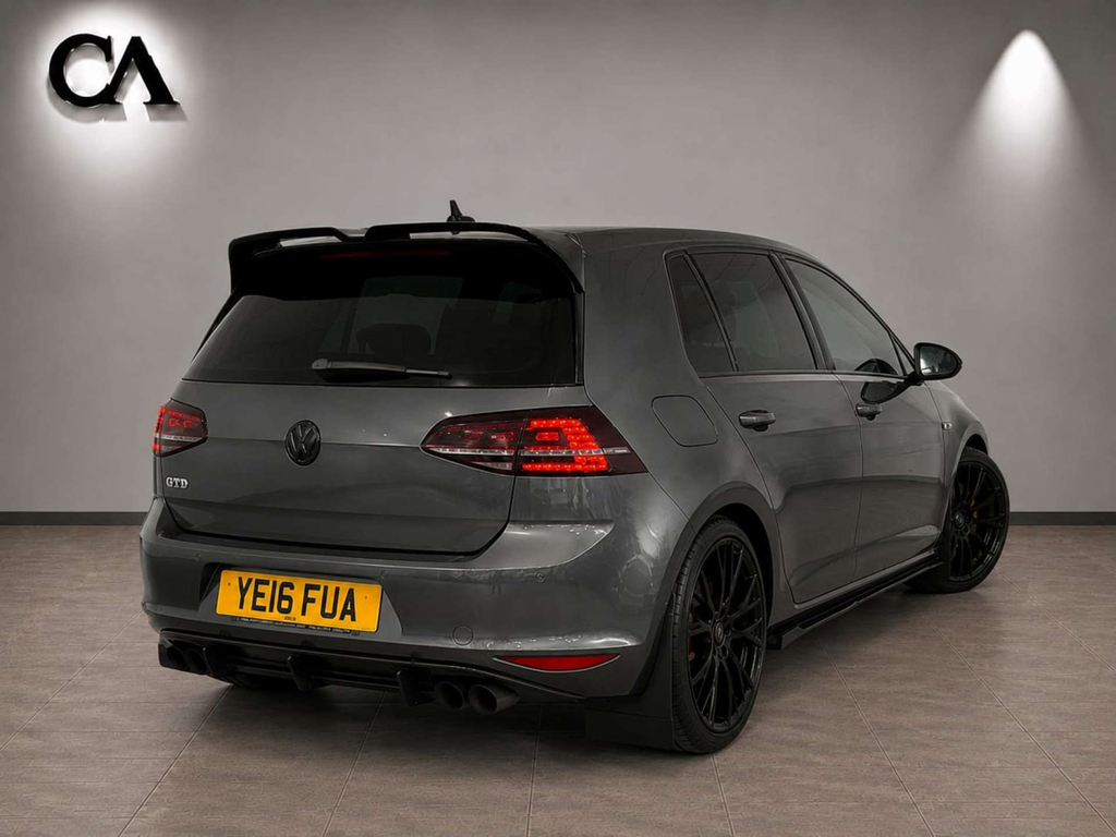 Volkswagen Golf 2L Gti White #16