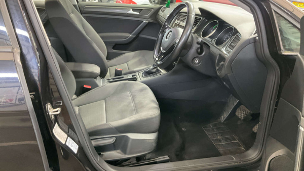 Volkswagen e-Golf 35.8Kwh Hatchback #2