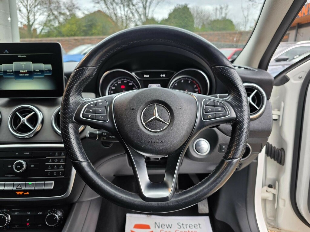 Mercedes-Benz GLA Class 1.6 Gla180 Urban Edition 7G-dct Euro 6 Ss White #3