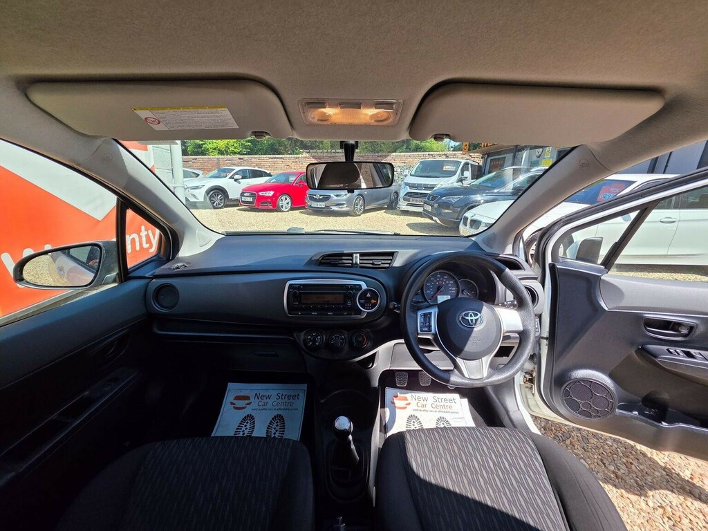 Toyota Yaris Hatchback 1.0 Vvt-i Edition Euro 5 201262 White #2