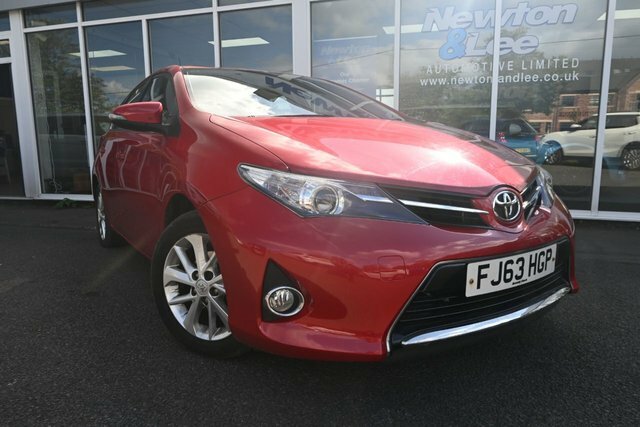 Toyota Auris 1.6 V-matic Icon Hatchback Multidrive S Red