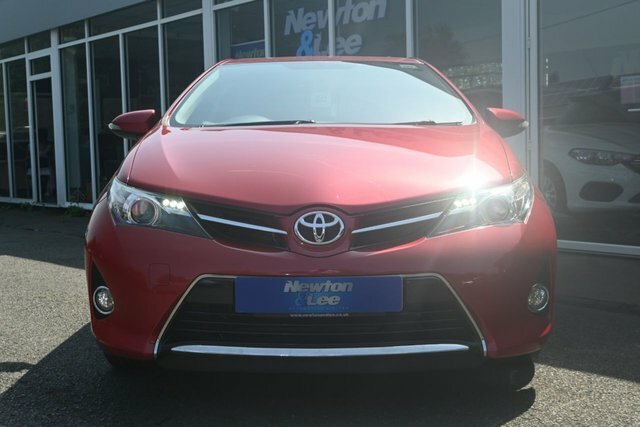 Toyota Auris 1.6 V-matic Icon Hatchback Multidrive S Red #2