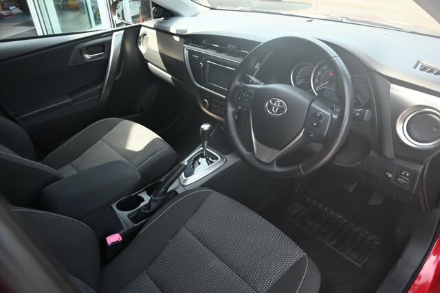 Toyota Auris 1.6 V-matic Icon Hatchback Multidrive S Red #4