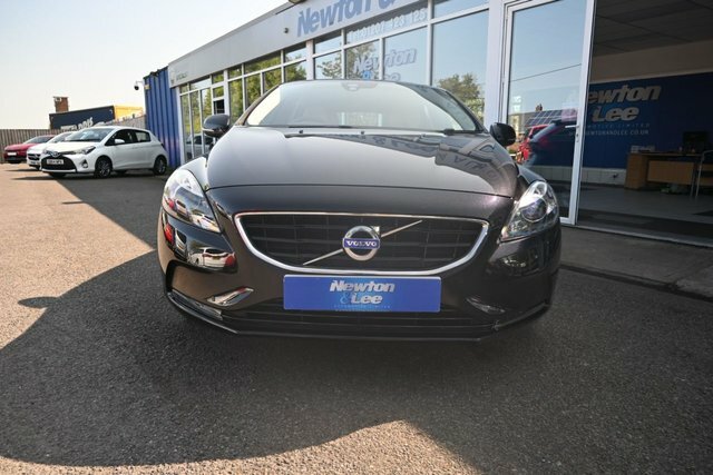 Volvo V40 1.6 D2 Se Lux Nav Hatchback Euro KY15WZK Black #2