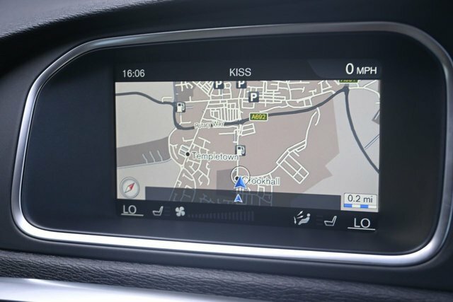 Volvo V40 1.6 D2 Se Lux Nav Hatchback Euro KY15WZK Black #4