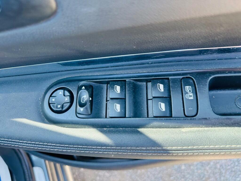Peugeot 3008 1.6L Active Silver #46
