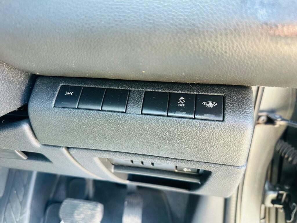 Peugeot 3008 1.6L Active Silver #25